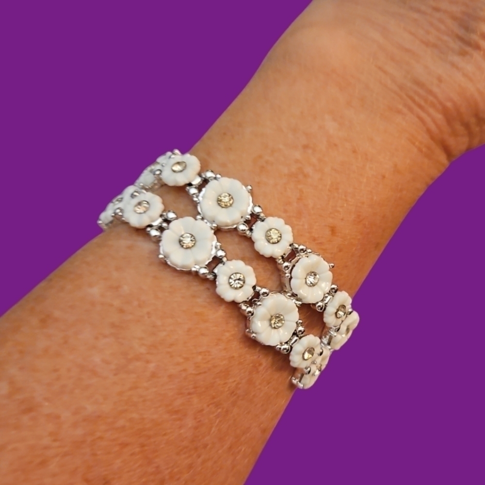 VTG KRAMER White Daisy Lucite Rhinestone Bridal Bracelet